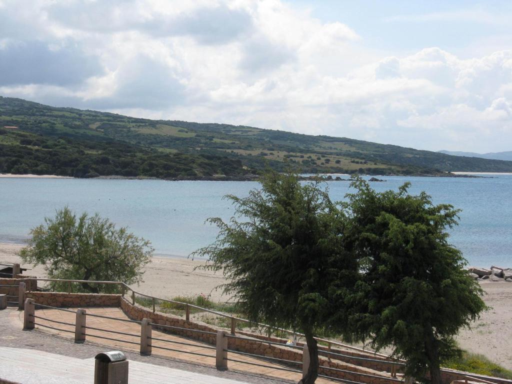 Borgo Spiaggia Vista Mare Isola Rossa Exterior photo